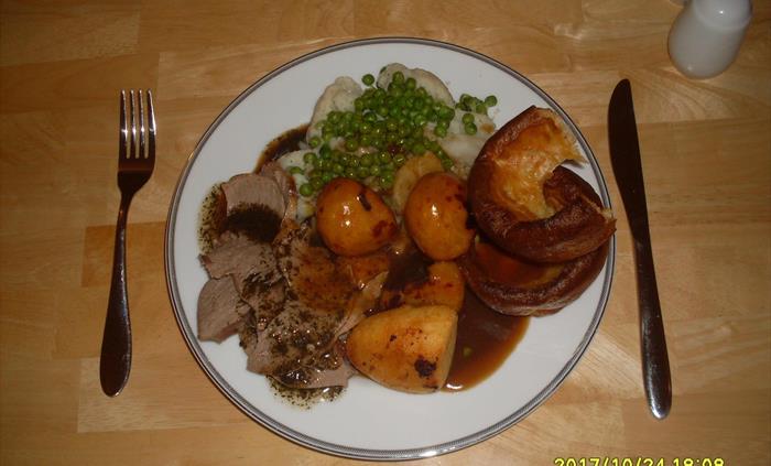 Various two course evening meals are available. Vegetarians and vegan are catered for too.